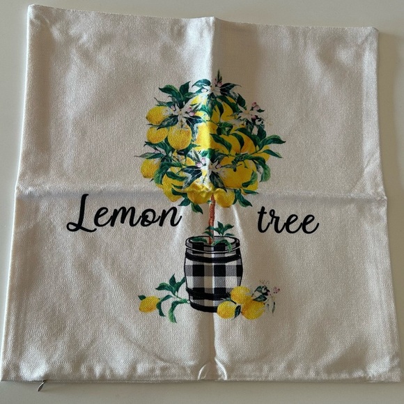 SUPER CUTE Pillow Covers with Black/White and Yellow Lemon Prints (set of 4) - Picture 5 of 5